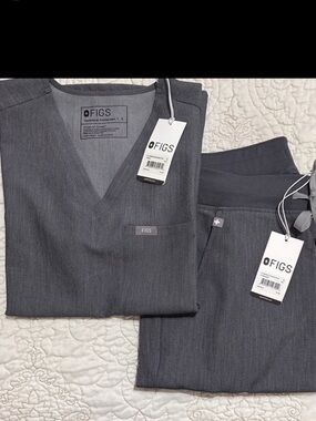 FIGS Woman’s top and petite Jogger Pants - “graphite” color